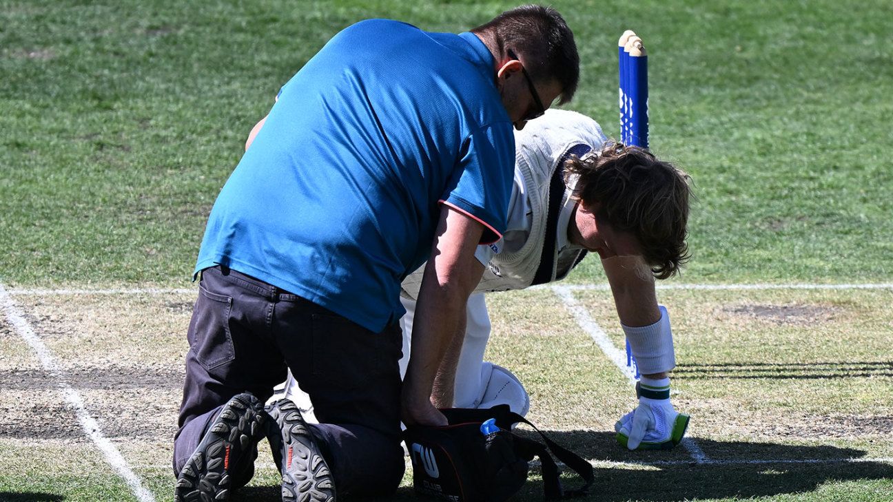 Sheffield Shield 2023-24 - Will Pucovski retires hurt after being struck by bouncer